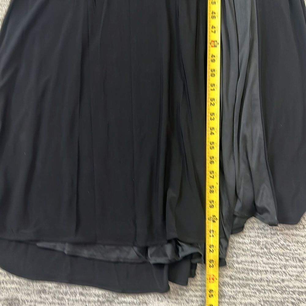 NWT Mac Duggal Black Floral Sequin Criss
Cross Bodice Side Slit Gown Size 6 - Picture 12 of 15